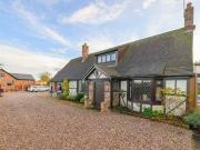6 bedroom detached house for sale in Pinsley Green...