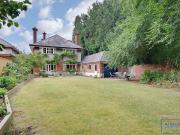 6 bedroom detached house for sale in Stirling Road,...