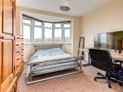 6 bedroom detached house to rent