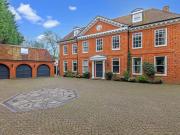 6 bedroom detached house to rent