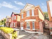 6 bedroom detached house to rent
