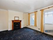 6 bedroom detached house to rent