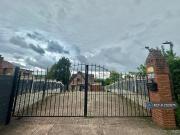 6 bedroom detached house to rent