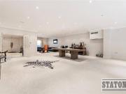 6 bedroom detached house to rent