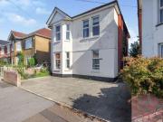 6 bedroom detached house to rent