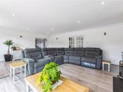 6 bedroom detached house to rent