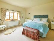 6 bedroom detached house to rent