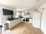 6 bedroom detached house to rent