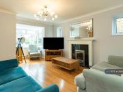 6 bedroom detached house to rent