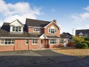6 bedroom detached house to rent