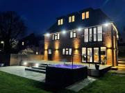 6 bedroom detached house to rent