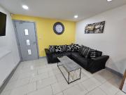 6 bedroom detached house to rent