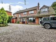 6 bedroom detached house to rent