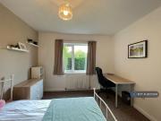 6 bedroom detached house to rent