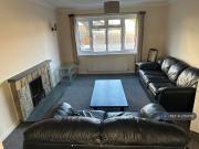 6 bedroom detached house to rent