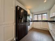 6 bedroom detached house to rent