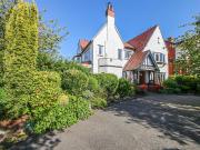 6 bedroom detached house to rent