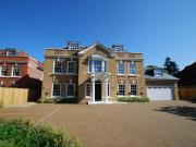 6 bedroom detached house to rent