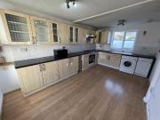 6 bedroom detached house to rent