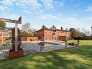 6 bedroom detached house to rent