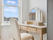 6 bedroom detached house to rent