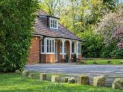 6 bedroom detached house to rent