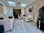 6 bedroom detached house to rent