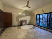 Excellent house ideal location 6 bedroom double kitchen...