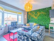 6 Bedroom End Of Terrace House