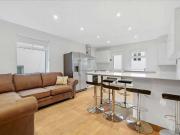 6 Bedroom End Of Terrace House