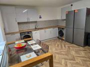 6 Bedroom End Of Terrace House