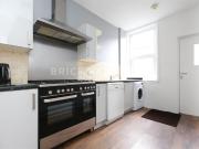 6 bedroom end of terrace house for rent in £125pppw...