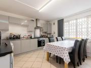 6 bedroom end of terrace house for rent in Peveril...