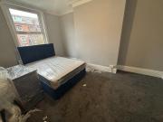 6 bedroom end of terrace house for rent in Royal Park...