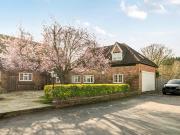 6 bedroom end of terrace house for sale