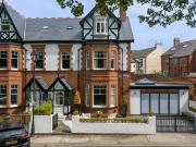 6 bedroom end of terrace house for sale