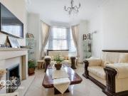 6 bedroom end of terrace house for sale