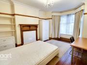 6 bedroom end of terrace house for sale