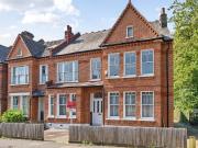 6 bedroom end of terrace house for sale