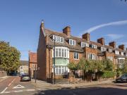 6 bedroom end of terrace house for sale