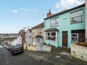 6 bedroom end of terrace house for sale