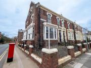 6 bedroom end of terrace house for sale