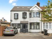 6 bedroom end of terrace house for sale