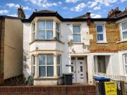 6 bedroom end of terrace house for sale