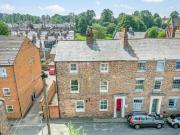 6 bedroom end of terrace house for sale