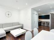 6 bedroom end of terrace house for sale in Lawrence...