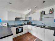 6 bedroom end of terrace house to rent
