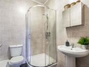6 bedroom end of terrace house to rent