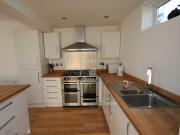 6 bedroom end of terrace house to rent