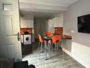6 bedroom end of terrace house to rent